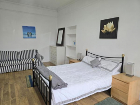 12 Gyllyngvase Terrace